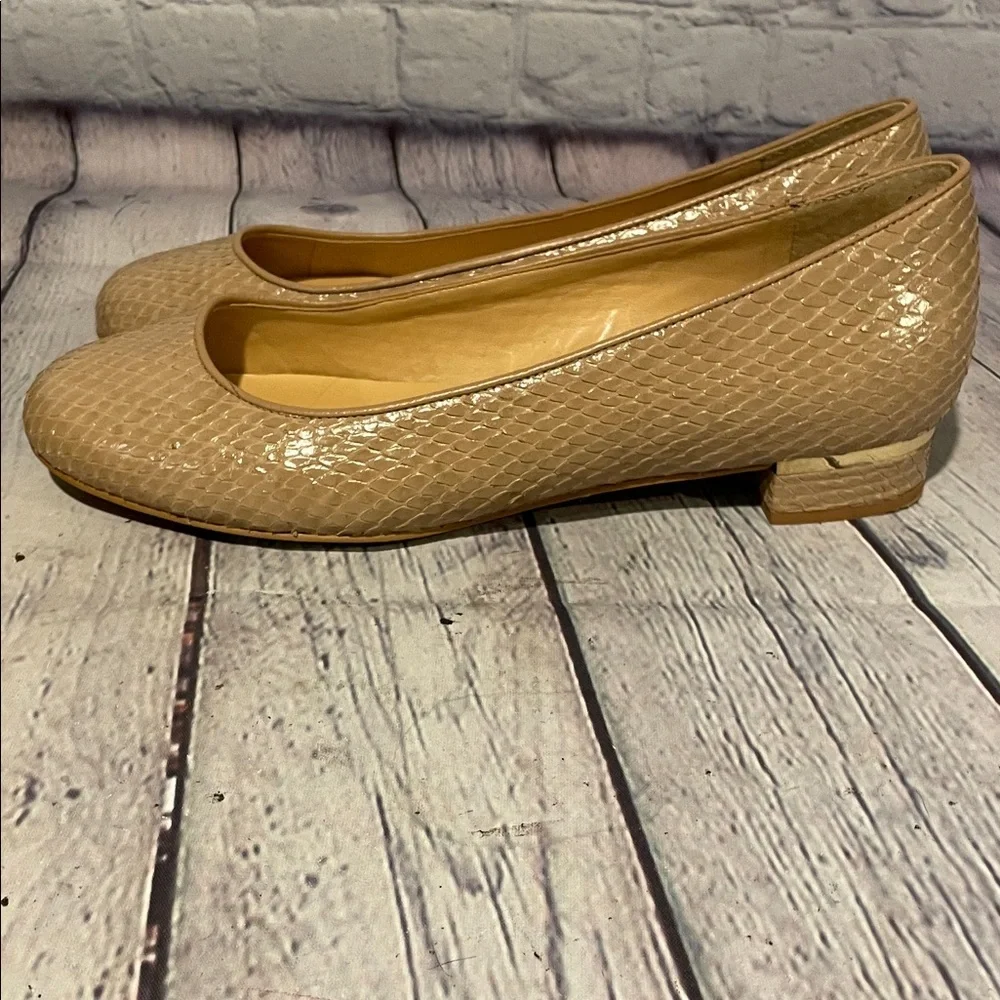 Talbots Women's Snakeskin Tan  Flats Size 8.5 Wide
